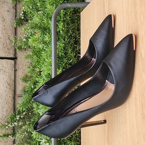 Ted Baker London Black Heels with Gold Trim - Picture 3 of 12